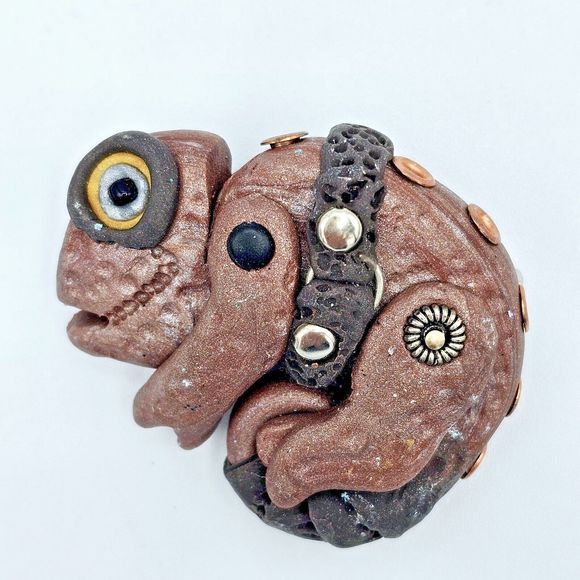 Gecko Lizard Brooch Nomad 3D Handmade Clay Desert Reptile Wanderer Whimsical Pin - Picture 2 of 9